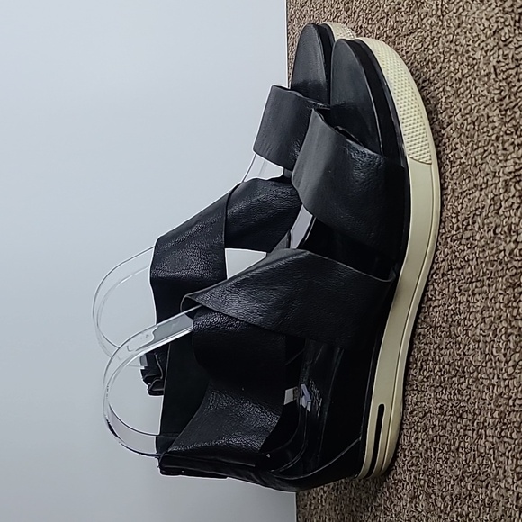 Eileen Fisher Sport Platform Black Leather Sandals Strappy sz 8 - Picture 1 of 8